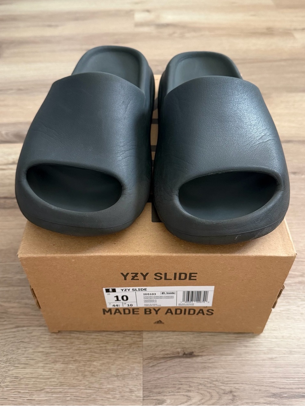 Yeezy slide dark onxy